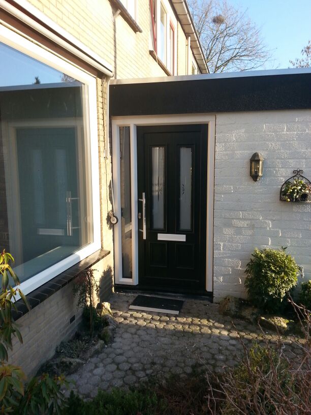 Voorzijde van deze woning te Driebergen voorzien van Gayko voordeur en kozijnen!