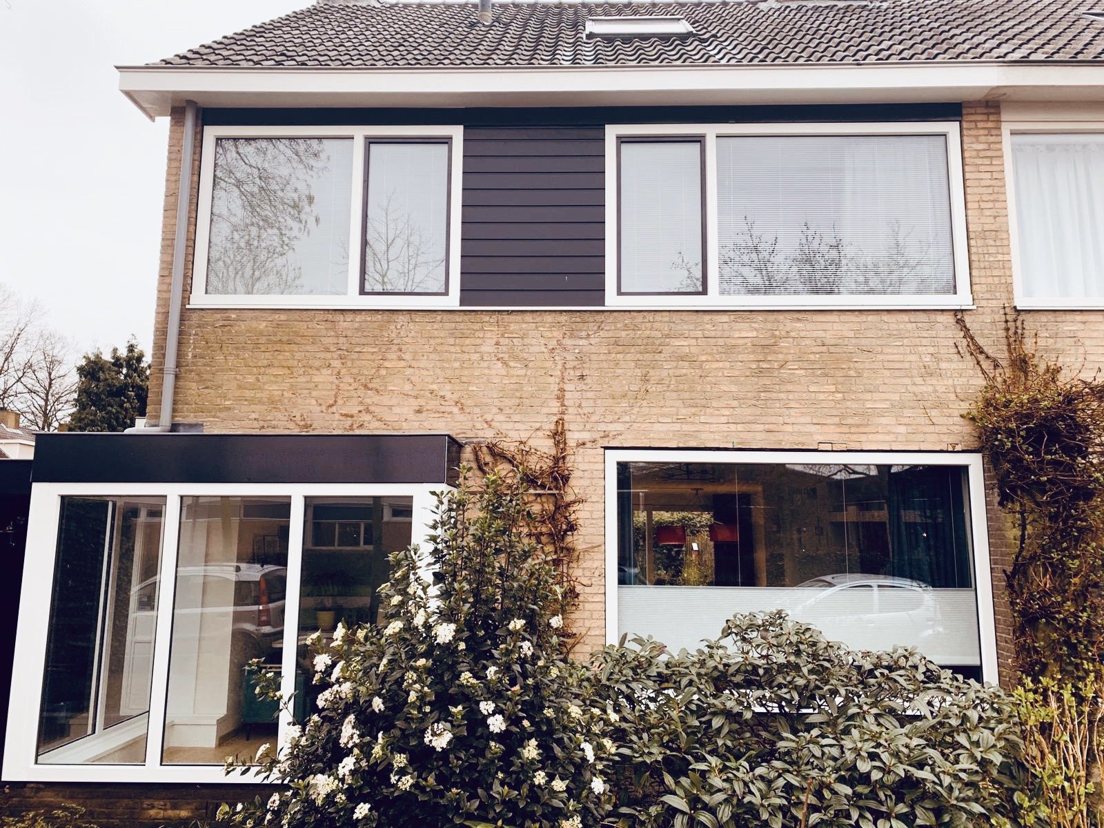 Volledige woning onderhoudsvrij gemaakt in Bunnik met kunststof kozijnen en gevelbekleding.