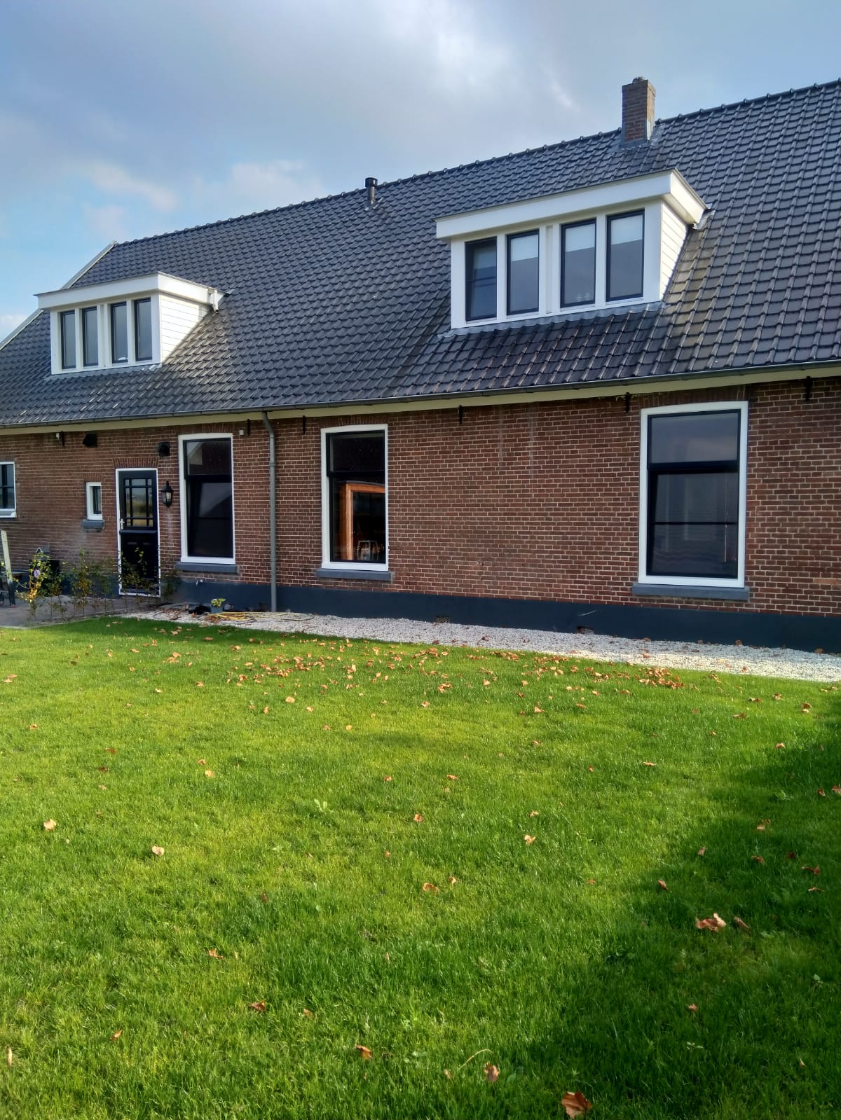 Prachtige boerderij in Werkhoven voorzien van onderhoudsvrije kozijnen met zeer speciale details!