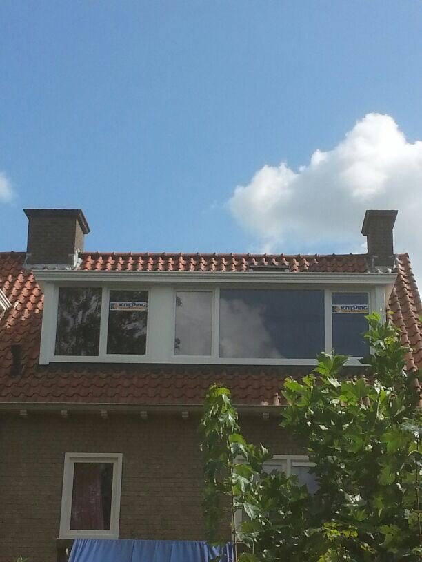 Door mond tot mond reclame de vierde Knipping prolux dakkapel in de straat gemonteerd.