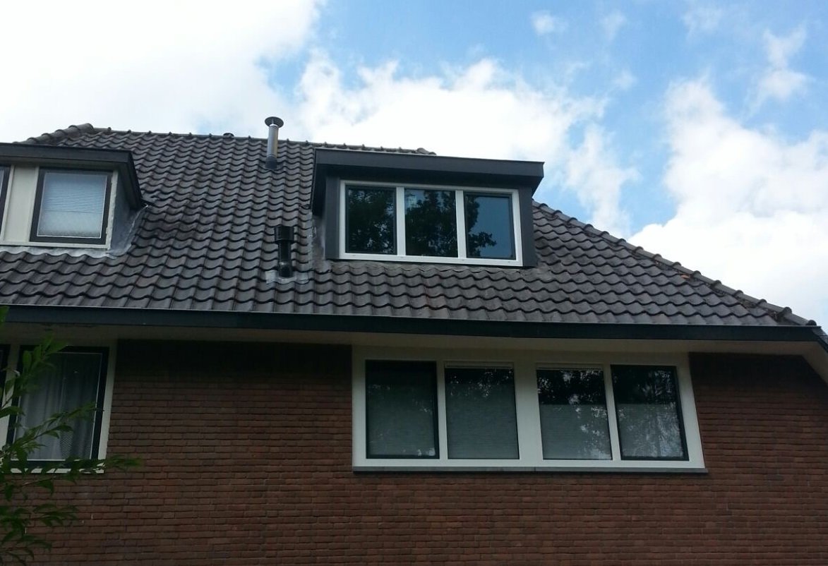 Traditionele dakkapel met Keralit afwerking geplaatst te Driebergen.